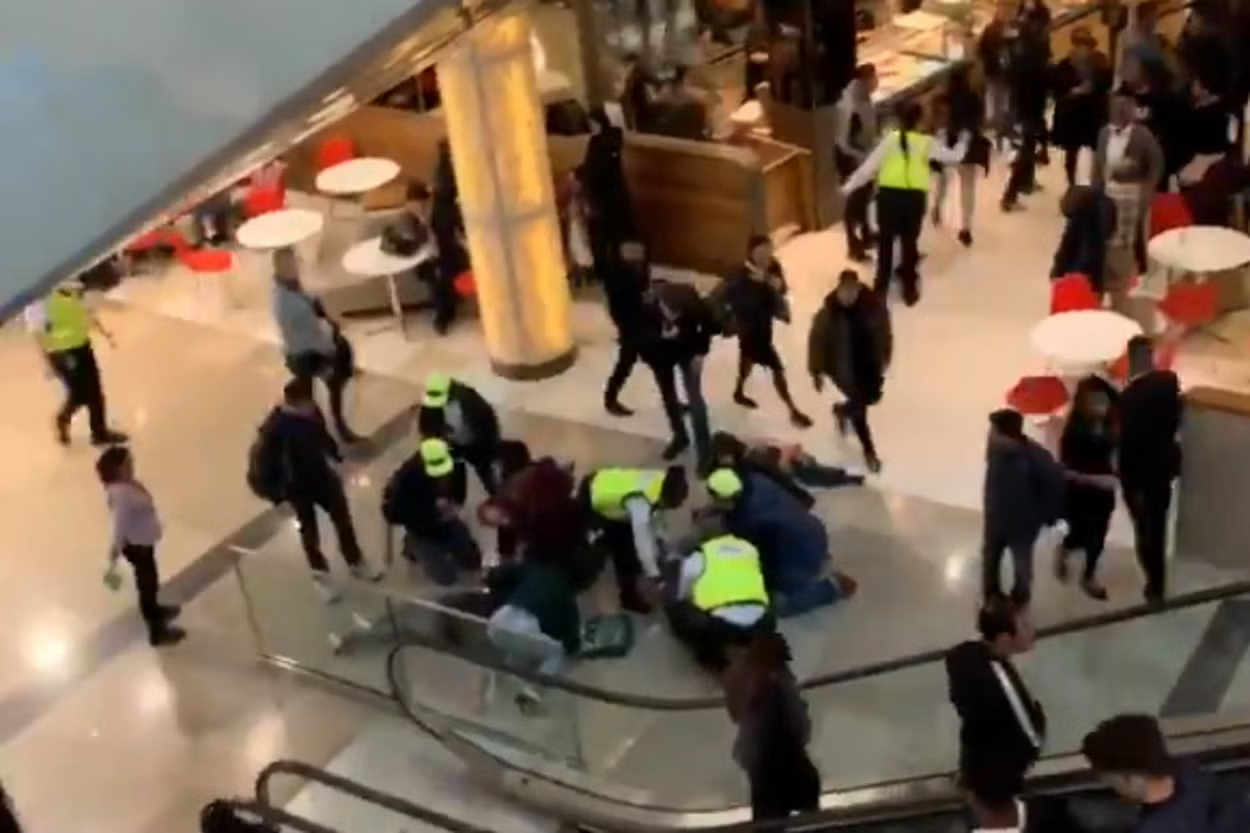 Trágico ataque con cuchillo en centro comercial de Australia deja seis muertos y varios heridos