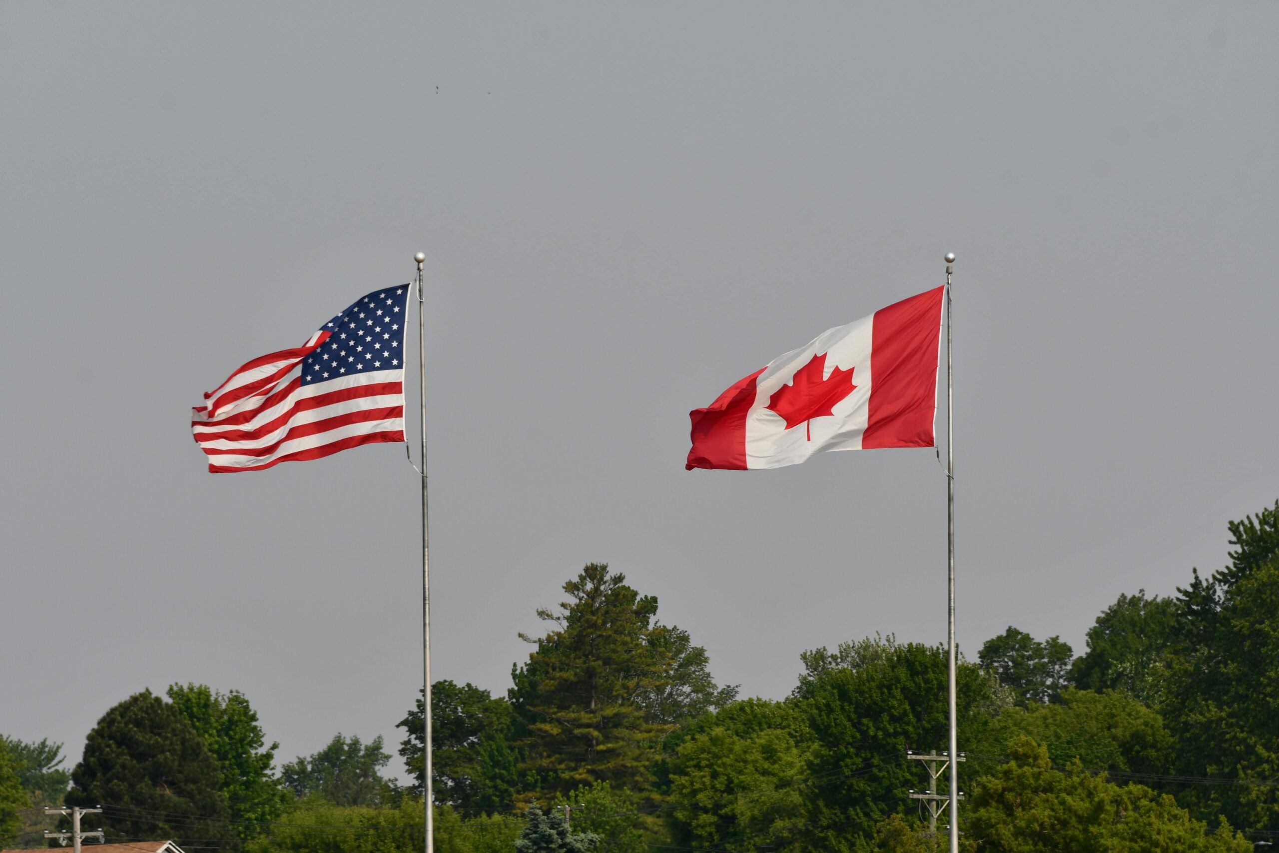 Canadienses emigran en cifras récord hacia EE.UU. por preocupaciones políticas y económicas