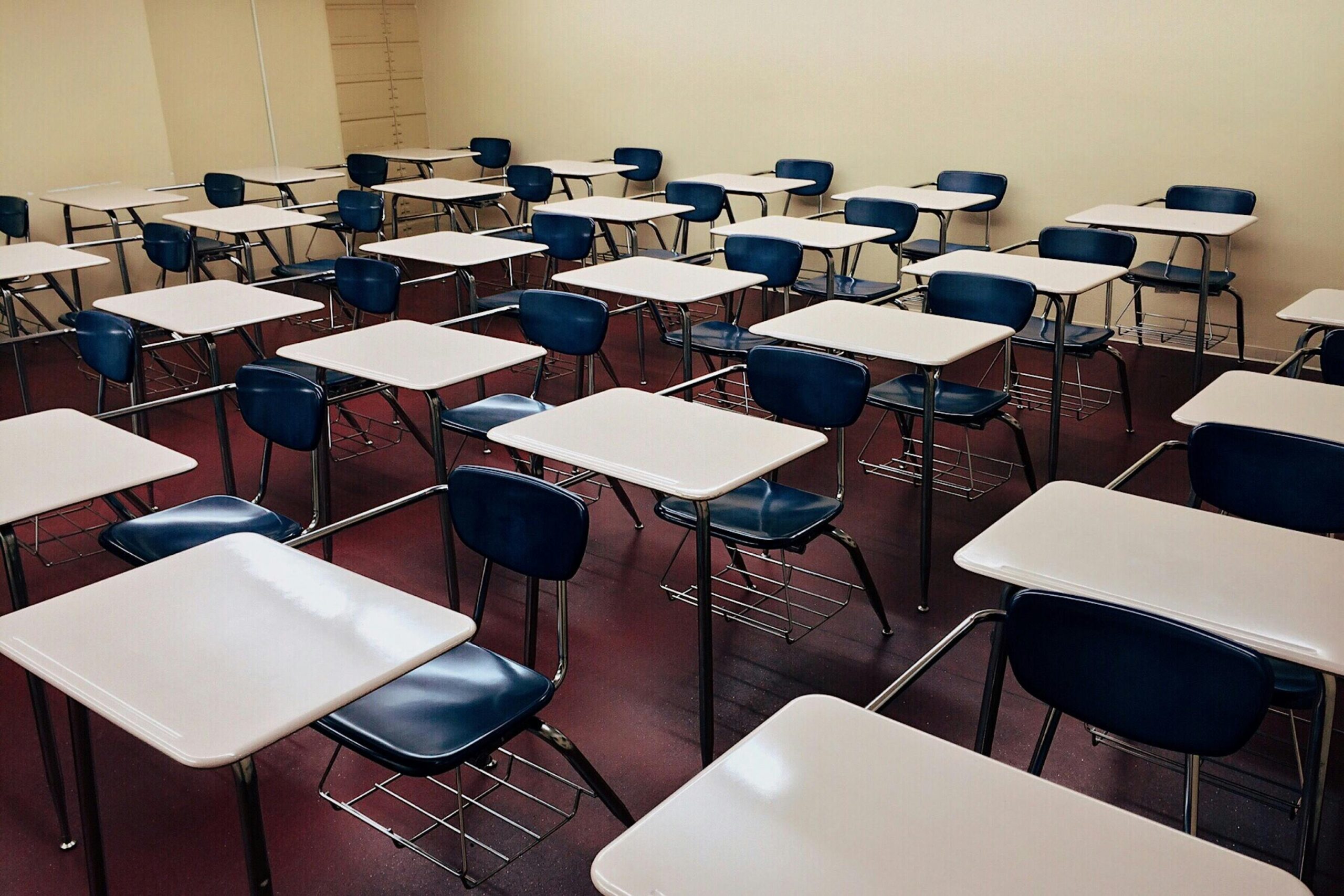 Escuelas de Alberta enfrentan recortes de profesores a pesar del aumento de estudiantes