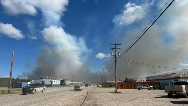 Fort Good Hope en alerta por incendio forestal: continúan las evacuaciones