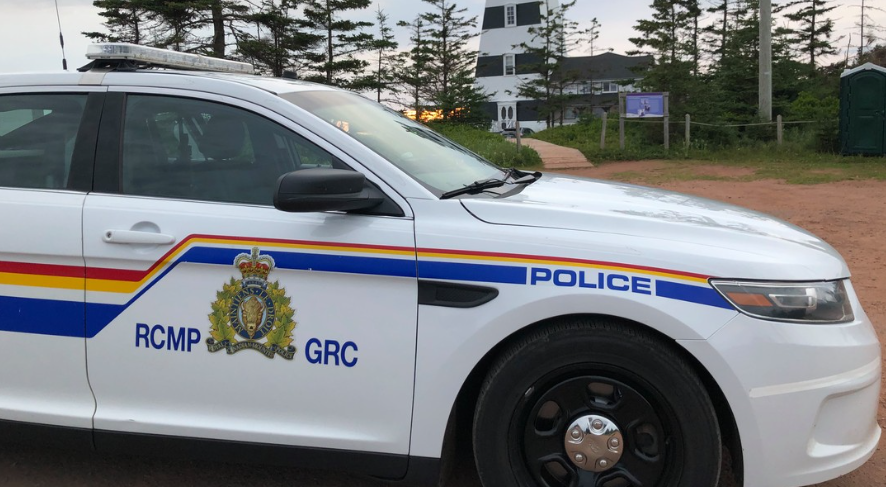 Hombre de Calgary arrestado tras parada de tráfico en Cochrane